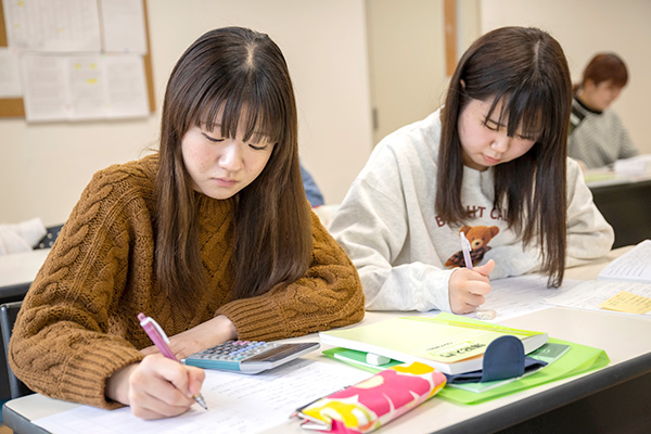 最大18個の検定や資格を取得可能！